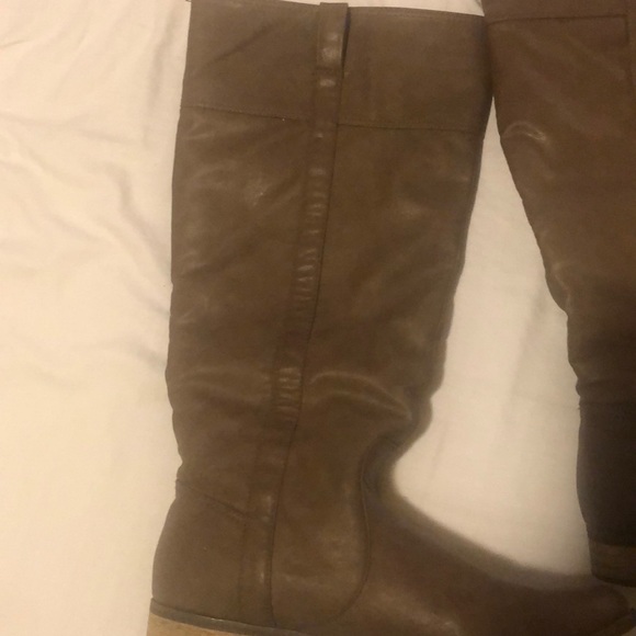 Boots - Picture 2 of 4